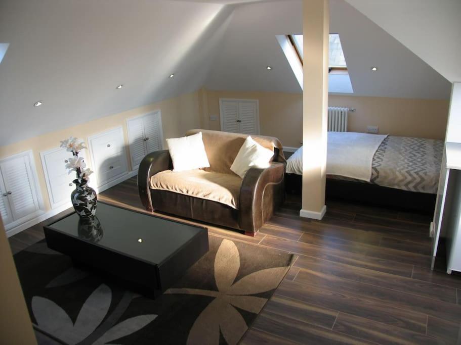 Modern Cosy Private Studio, Wifi, Ip-Tv, Must See Romford Exterior foto