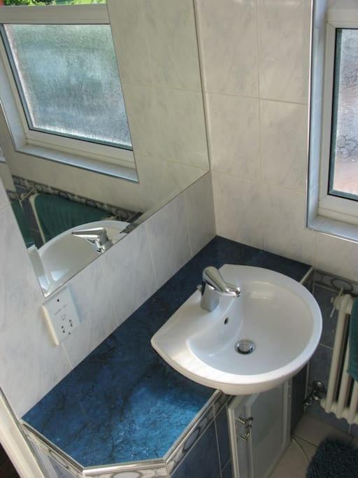 Modern Cosy Private Studio, Wifi, Ip-Tv, Must See Romford Exterior foto